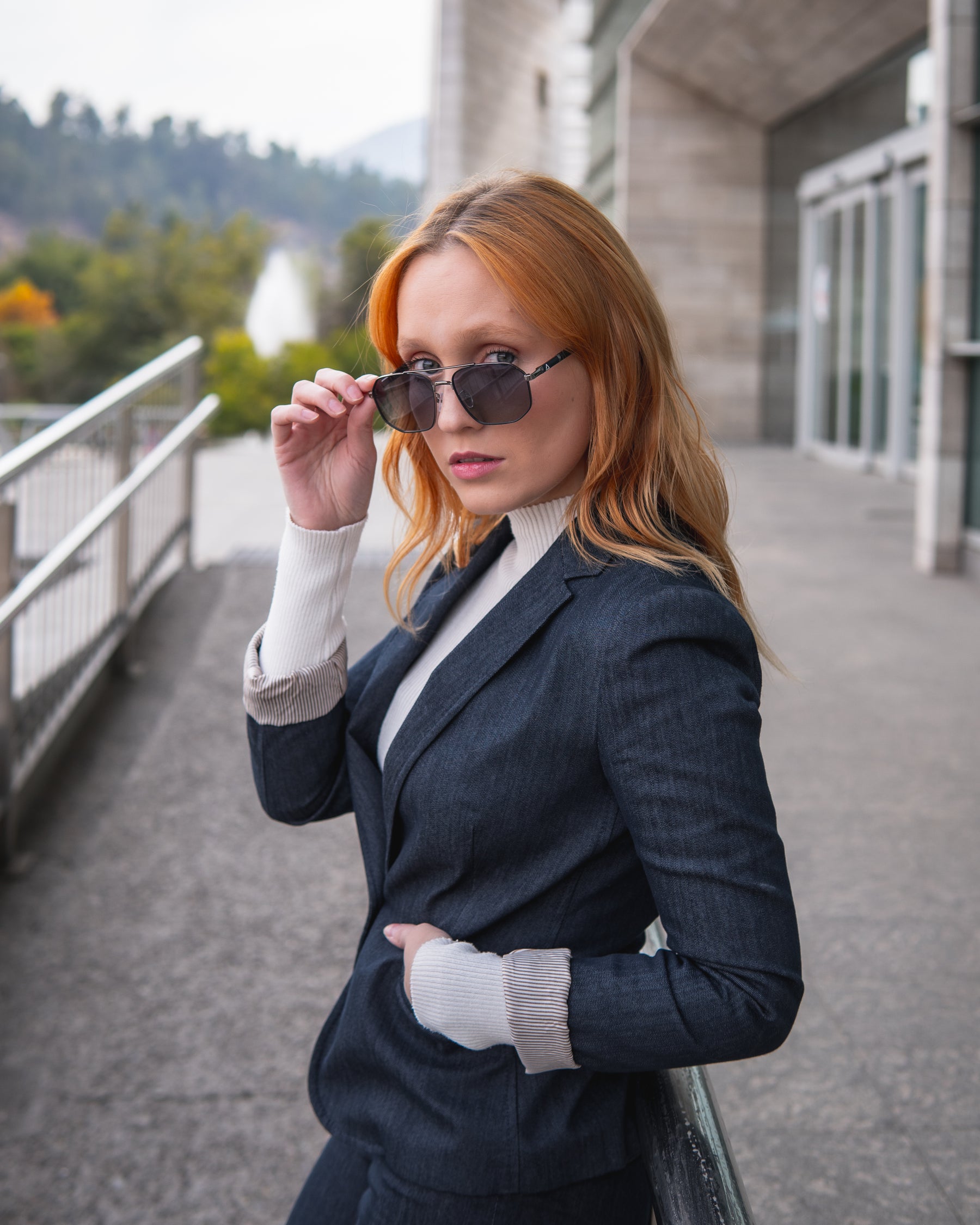 MONTELLA BLUE-GOLD | BLACK MIRROR