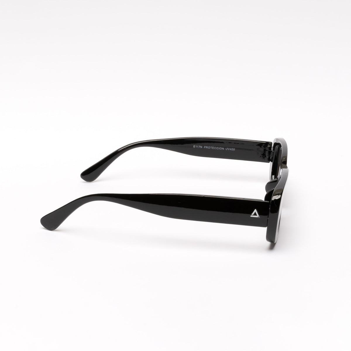 NOAM BLACK | BLACK MIRROR