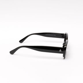 NOAM BLACK | BLACK MIRROR