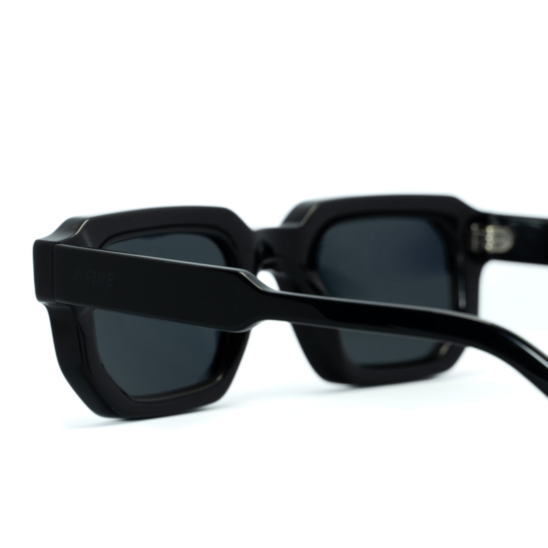 SAMBRA BLACK | BLACK MIRROR