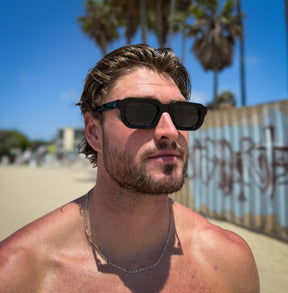 OASIS BLACK | BLACK MIRROR